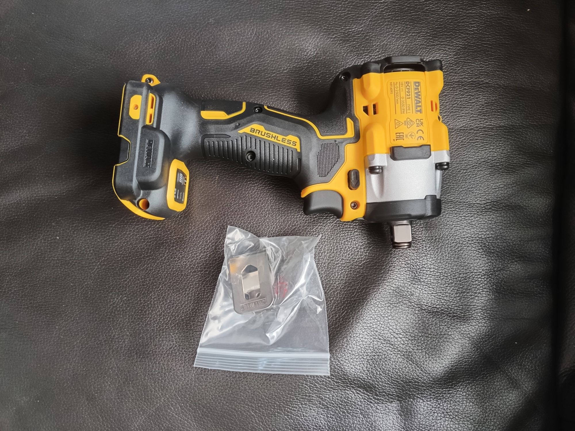 Ударний гайковерт 1/2' 18V 406Nm XR DeWALT DCF921N Безщітковий акумуля