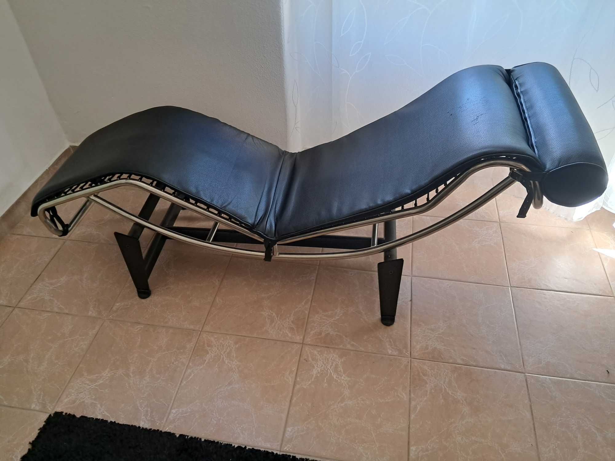 Chaise longue divã Le Corbusier