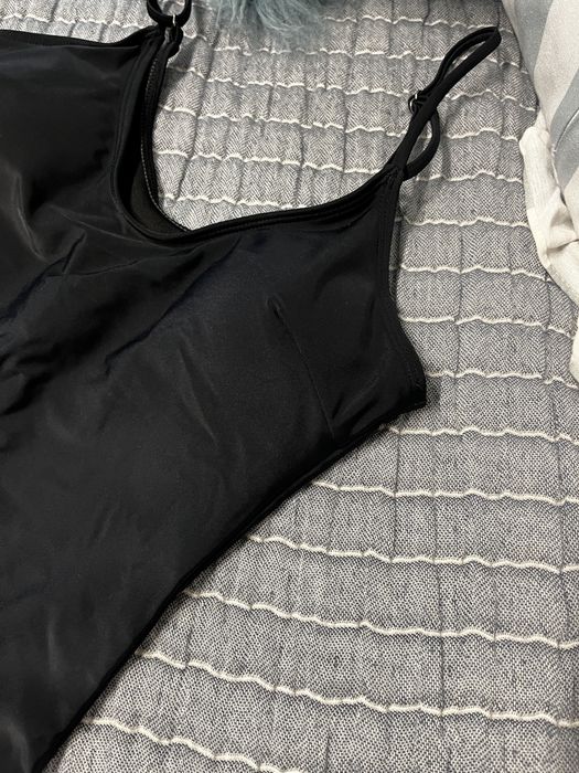 Купальник абсолютно новий, суцільний, М