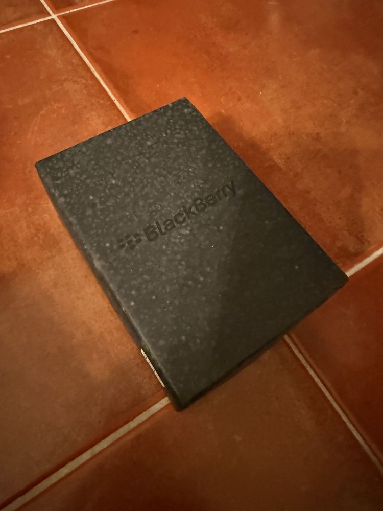 Blackberry 9790 bold , com avaria na slot , reparavel. Com vaixa e ace