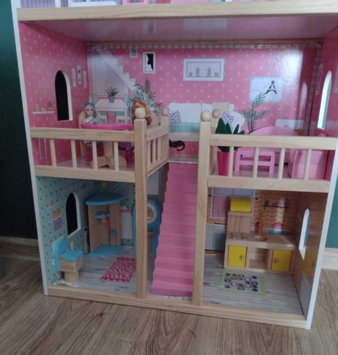 Drewniany domek dla lalek z LED Z mebelkami + oświetlenie LED