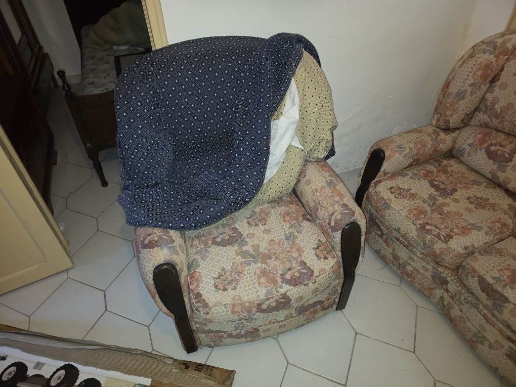 Sofá cama e poltrona