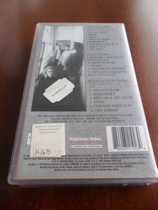 VHS Musicais: AC/DC "Live at Donington" & Def Leppard "Video Archive"