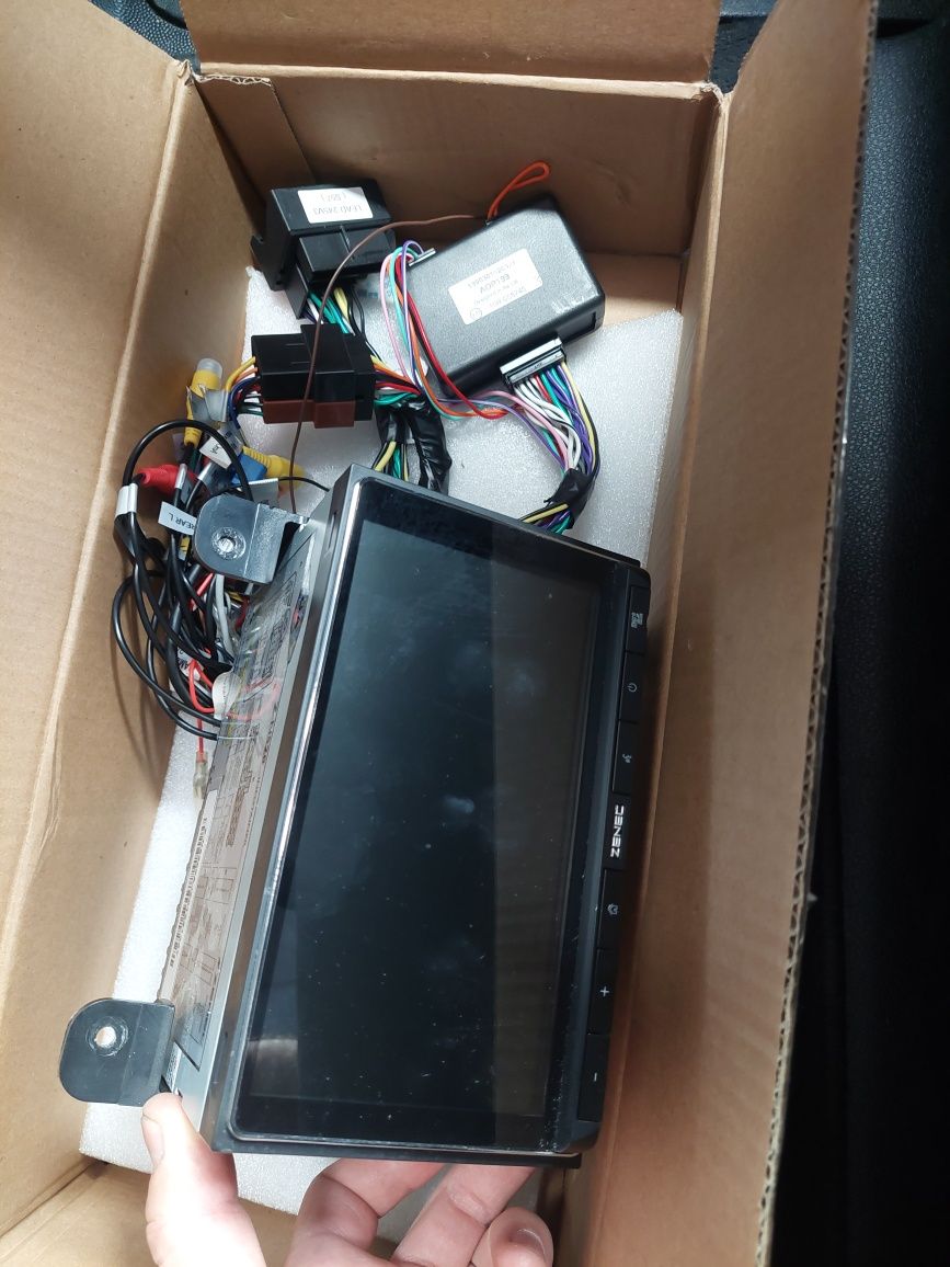 Zenec Z-N528 android radio