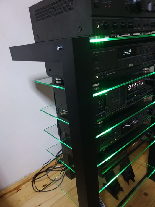 Regał, stojak audio z aluminium I szkła RGB LED - model TEVOR