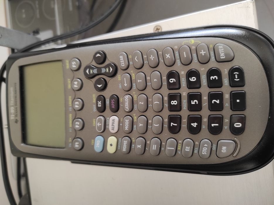 Calculadora Gráfica Texas Instruments-TI 89 Titanium - Pouco uso