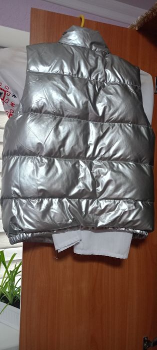 Продам жилетку  продам