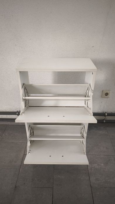 Móvel sapateira branca usada
