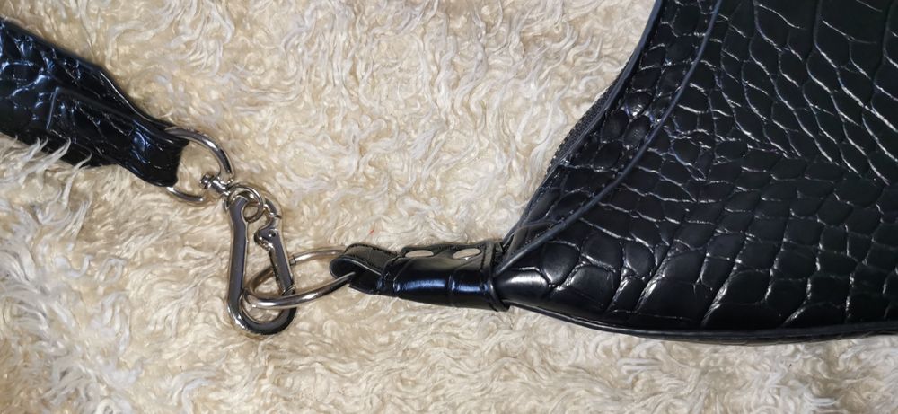 Torebka z paskiem Bershka