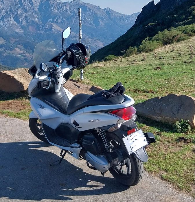 Honda PCX 125cc   .
