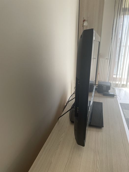 TV Sony Bravia 40 cali (99 cm x 68 cm)