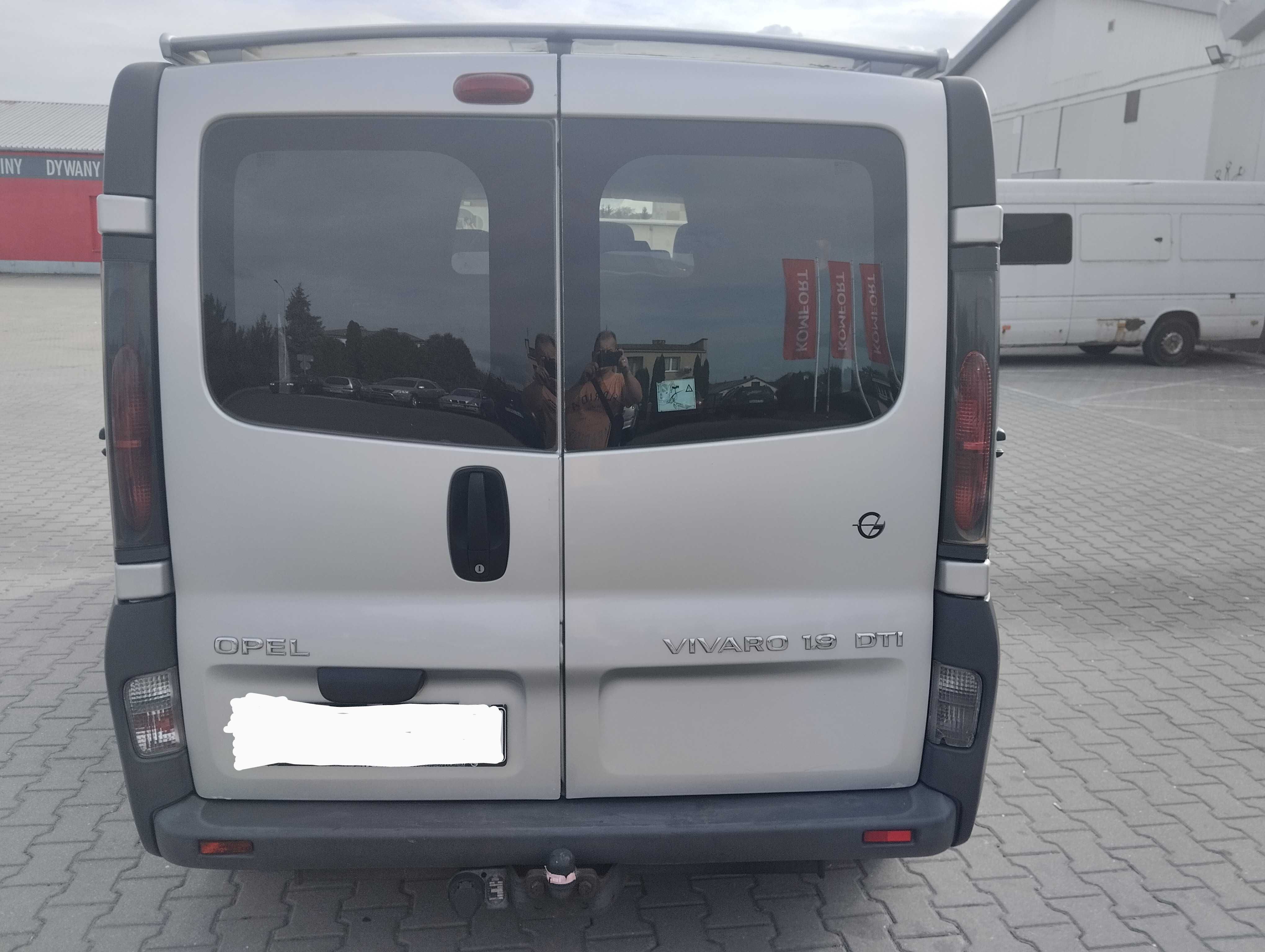 Opel Vivaro 1.9 CDTI 101 KM klimatyzacja brygadówka 7osobowy