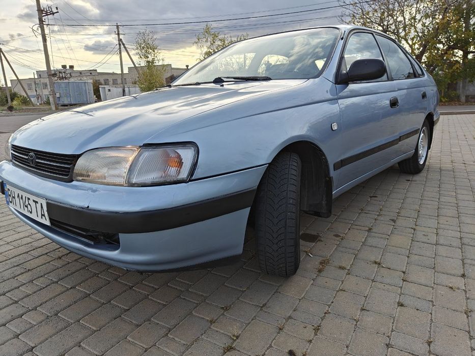 Продам машину Тойота Карина Е срочно