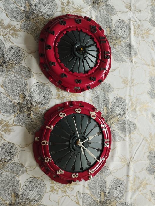 Zegar z docisku sprzęgła