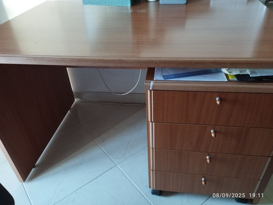 Secretaria de madeira