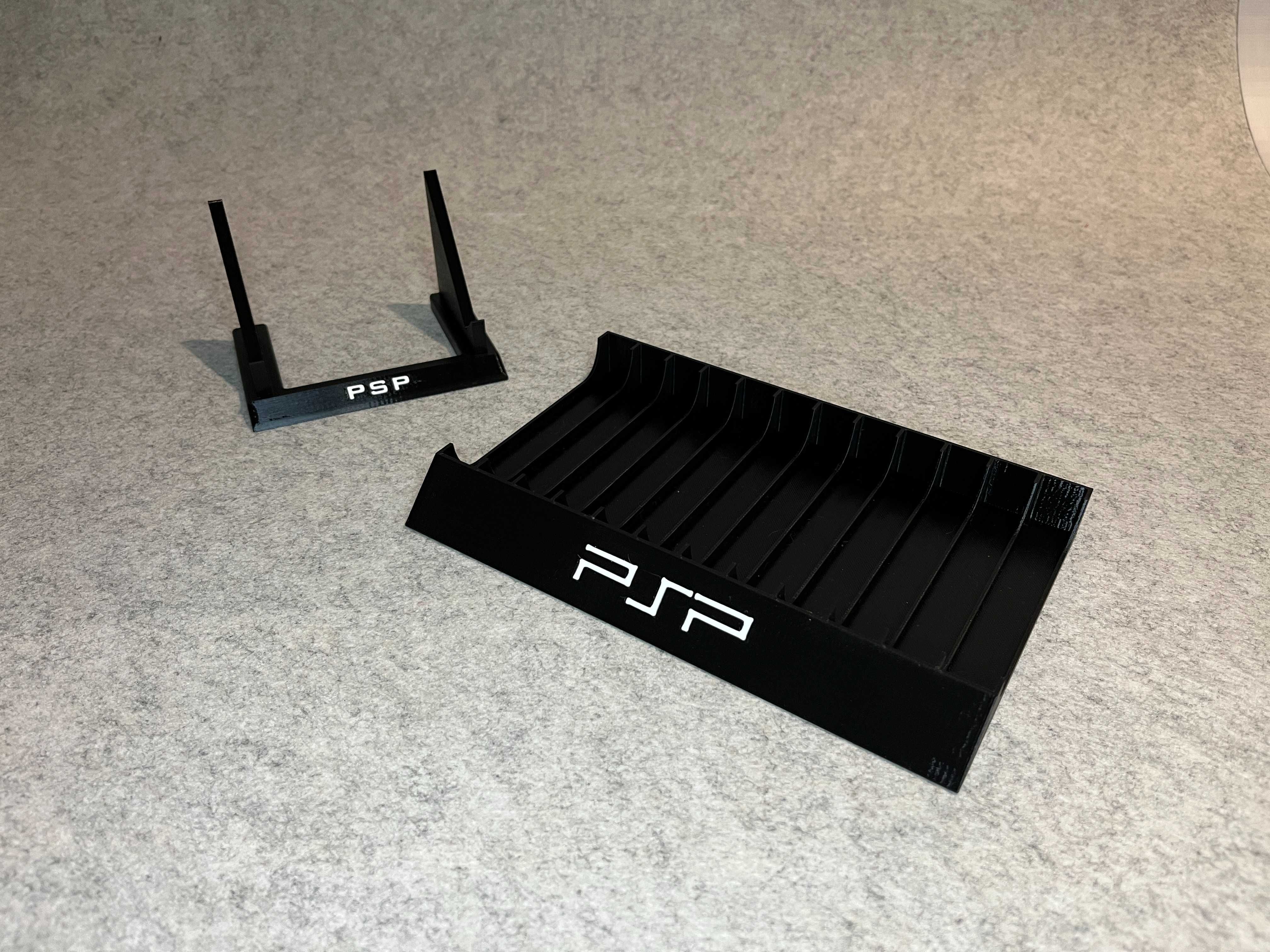 Zestaw stojakow na 12 gier oraz konsole PSP PlayStation Portable