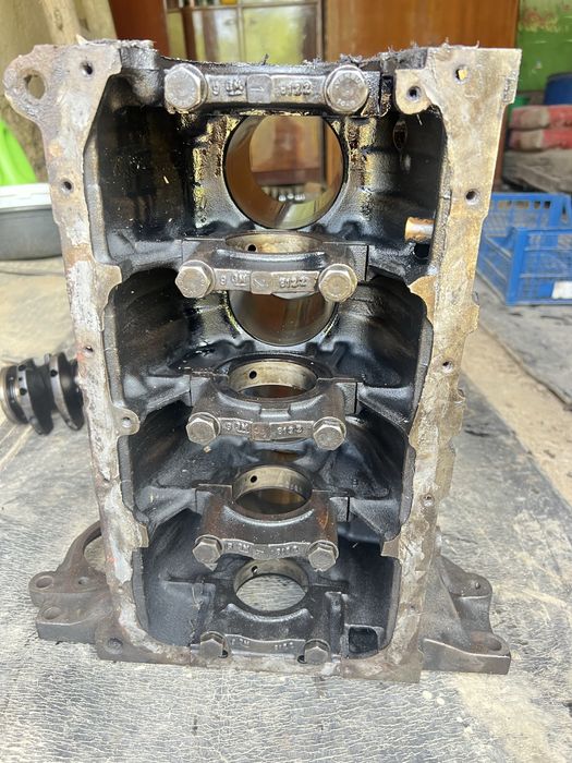 Поршні Колінвали блоки. Опель  Вектра а  Астра ф Кадет1.6 1.3 1.8 2.0