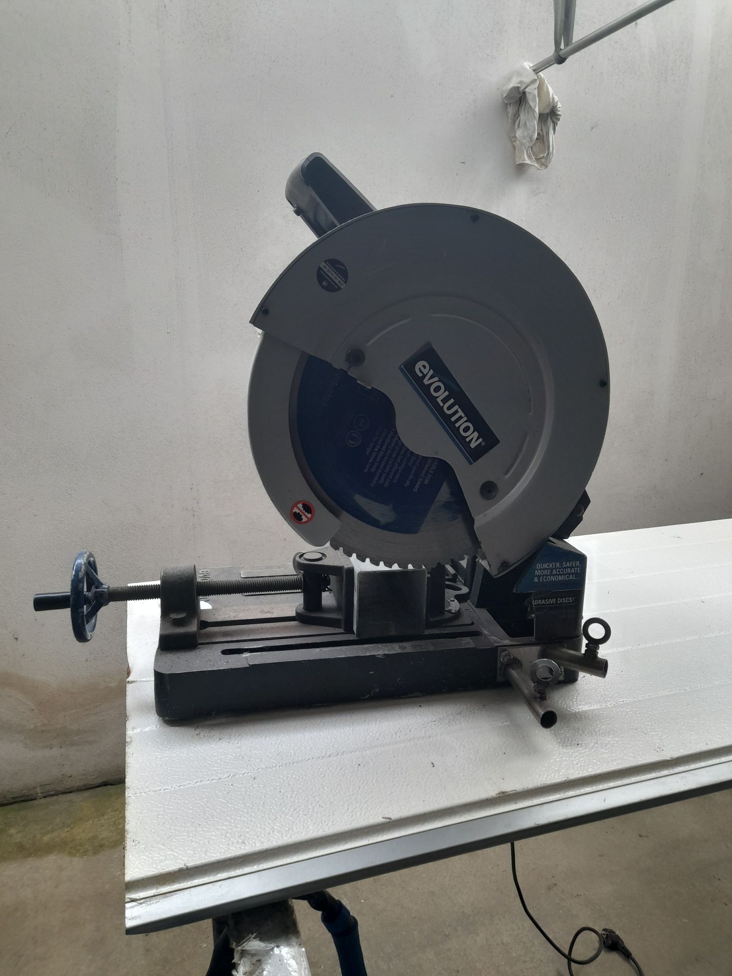 Maquina serrote de corte