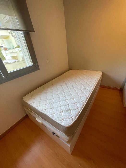 Duas camas com dois colchões como novos medidas 190 x 105