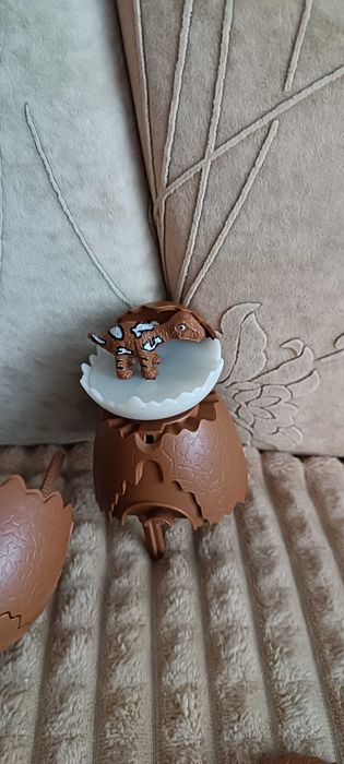 дзига яйце з динозавром