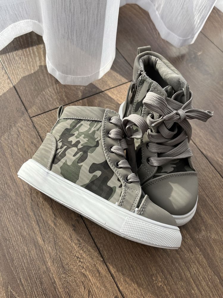 Nowe trampki dla dziecka wiosna