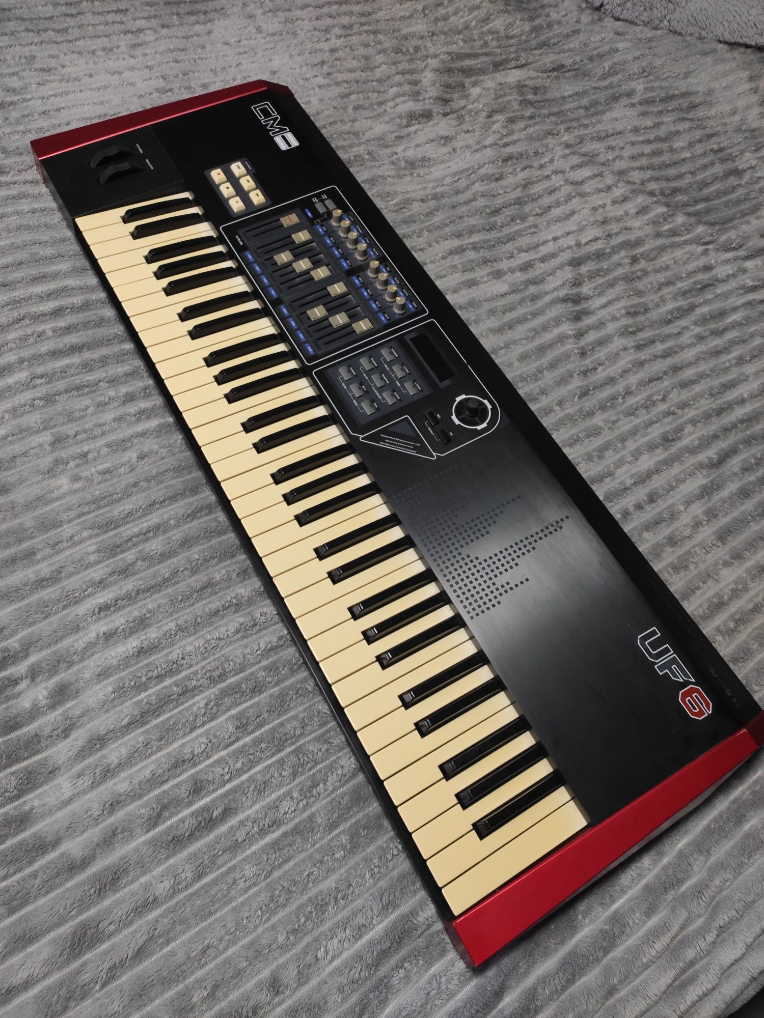 Міді клавіатура cme uf6. Midi keyboard cme uf6