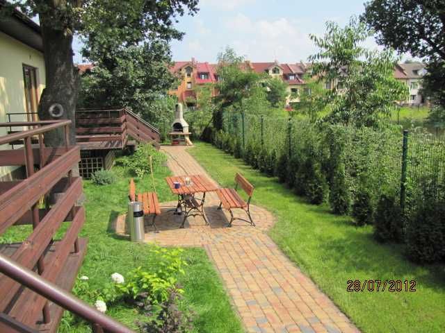 Hostel z ogrodem i grillem