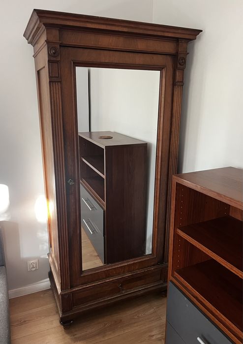 Szafa drewniana bieliżniarka