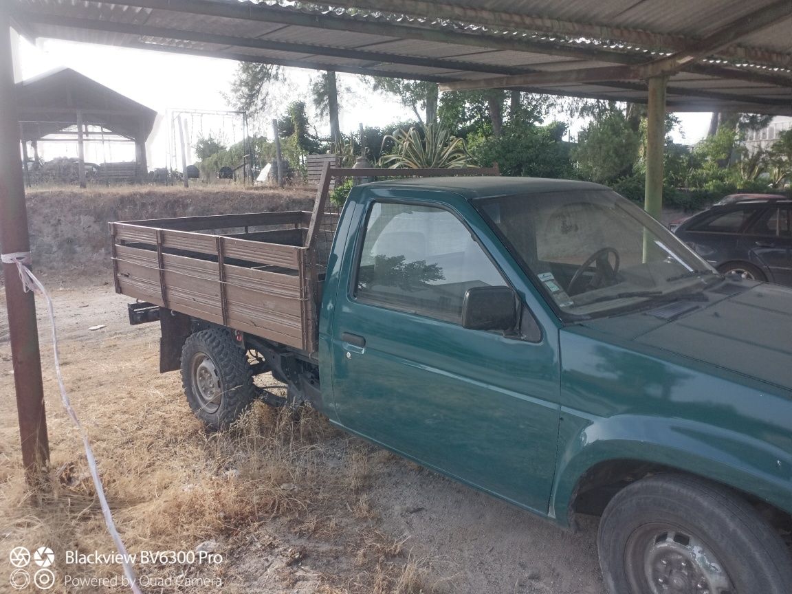 Vendo Nissan d21 muito simpática