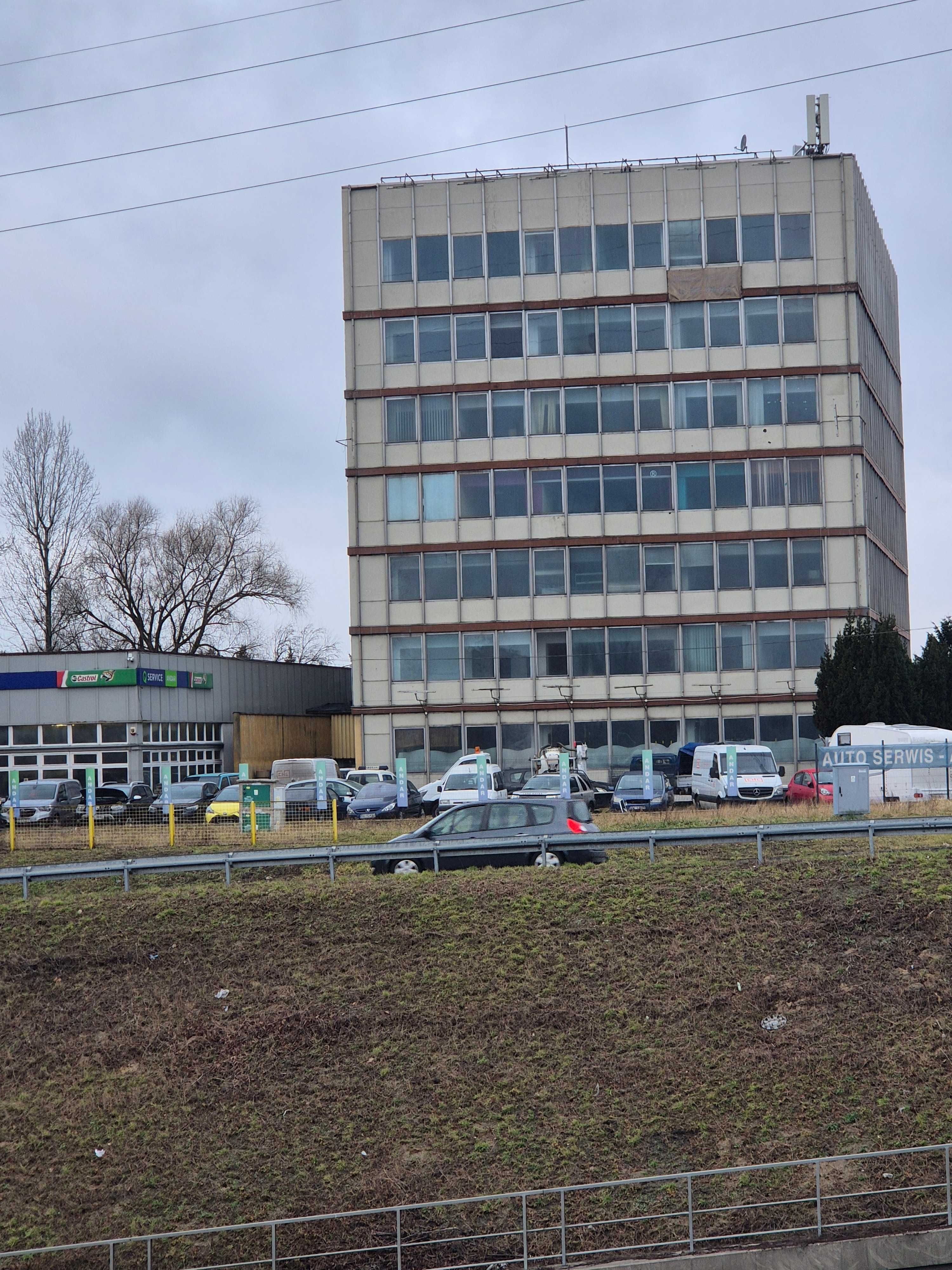 Powierzchnia reklamowa 390 m2 - znakomite miejsce przy trasie S86
