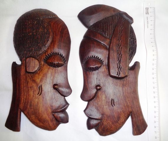 Um par de figuras M/F esculpido em madeira - Artesanato africano