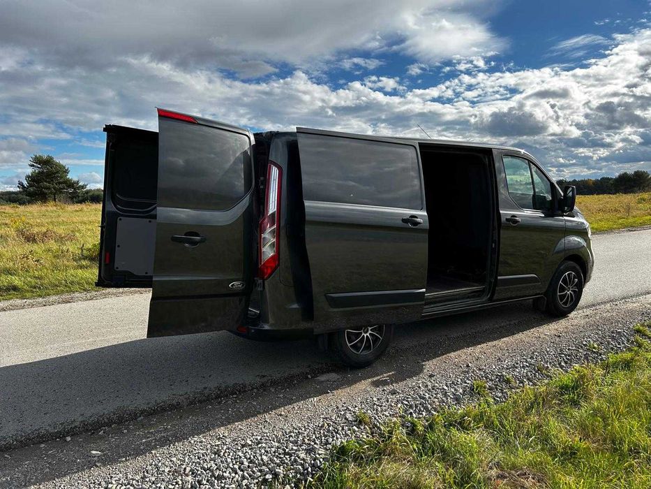 Wypożyczalnia samochodów dostawczych Wynajem busów dostawczych Ford