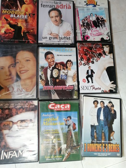 Vendo três sacos de filmes de DVD's