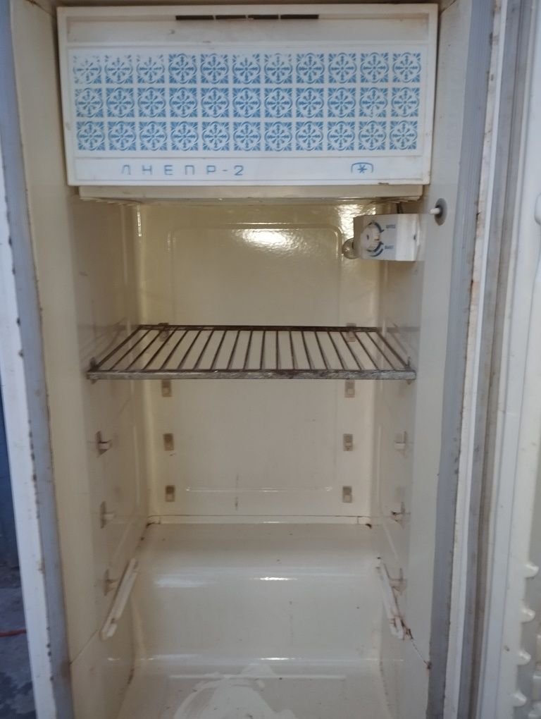 Холодильник та морозильна камера Jafa