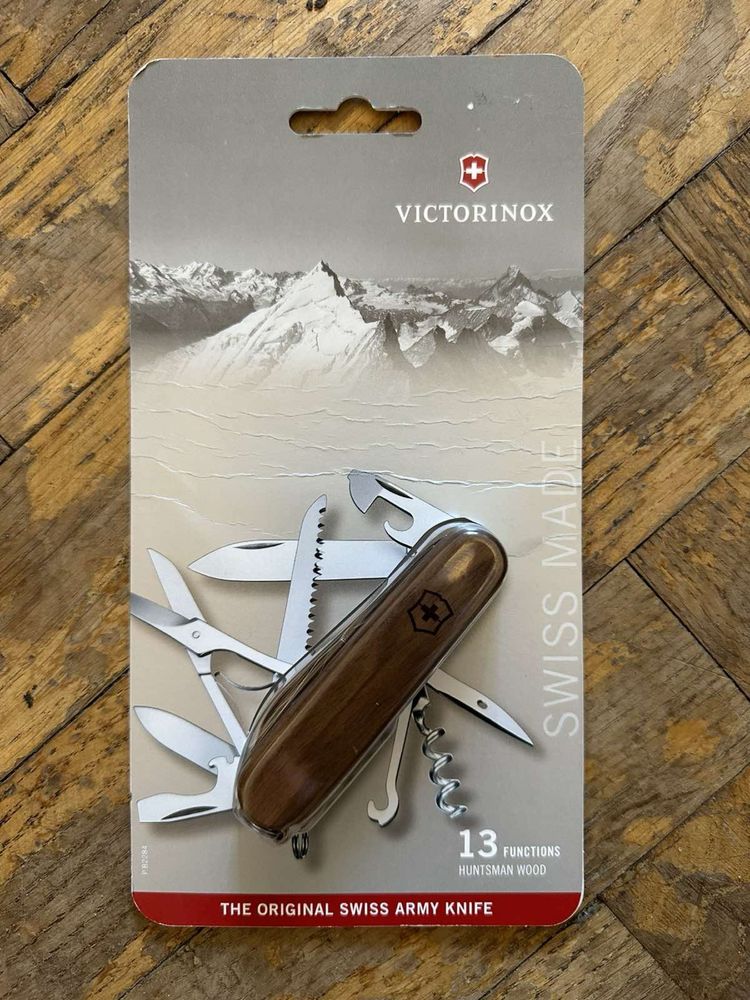 Швейцарський ніж Victorinox Huntsman (1.3713.94)