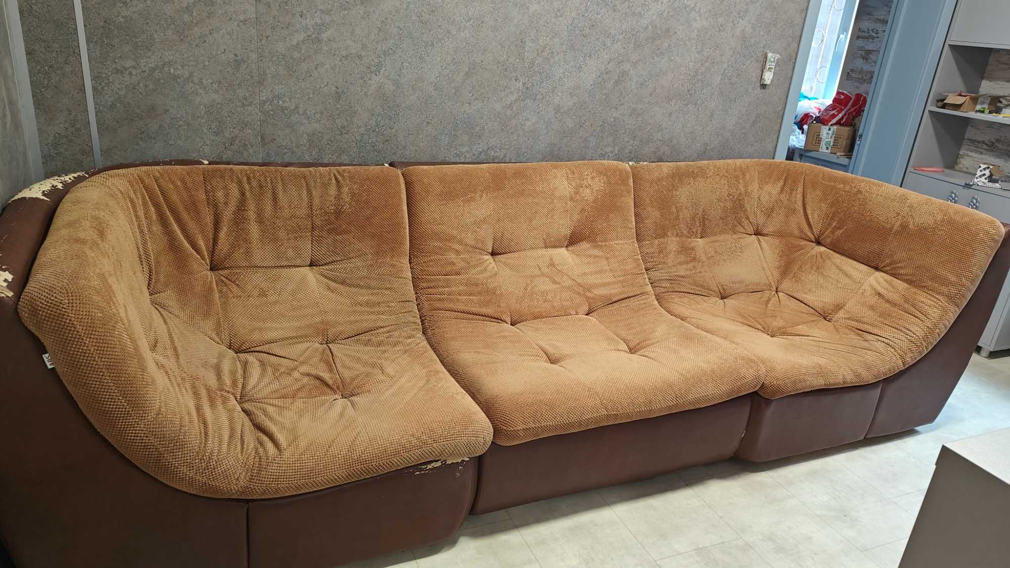 Большой стильный диван, Б У