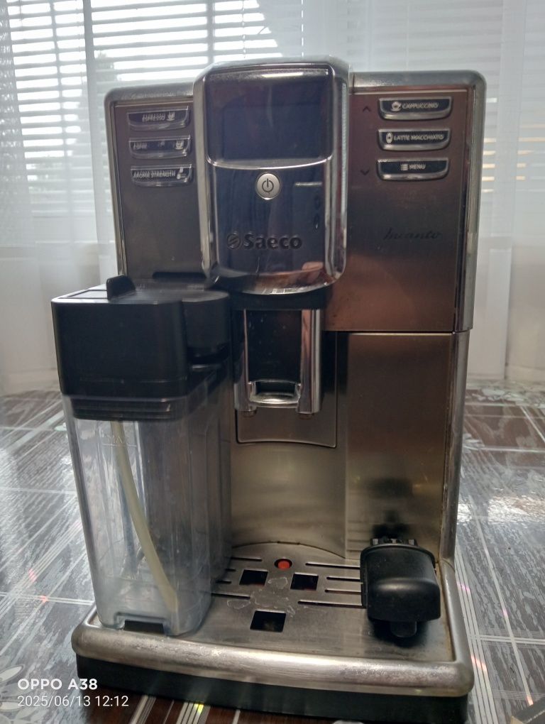 Продам б/у кофе машину Saeco Incanto (HD8918/09) Cappuccino,Latte