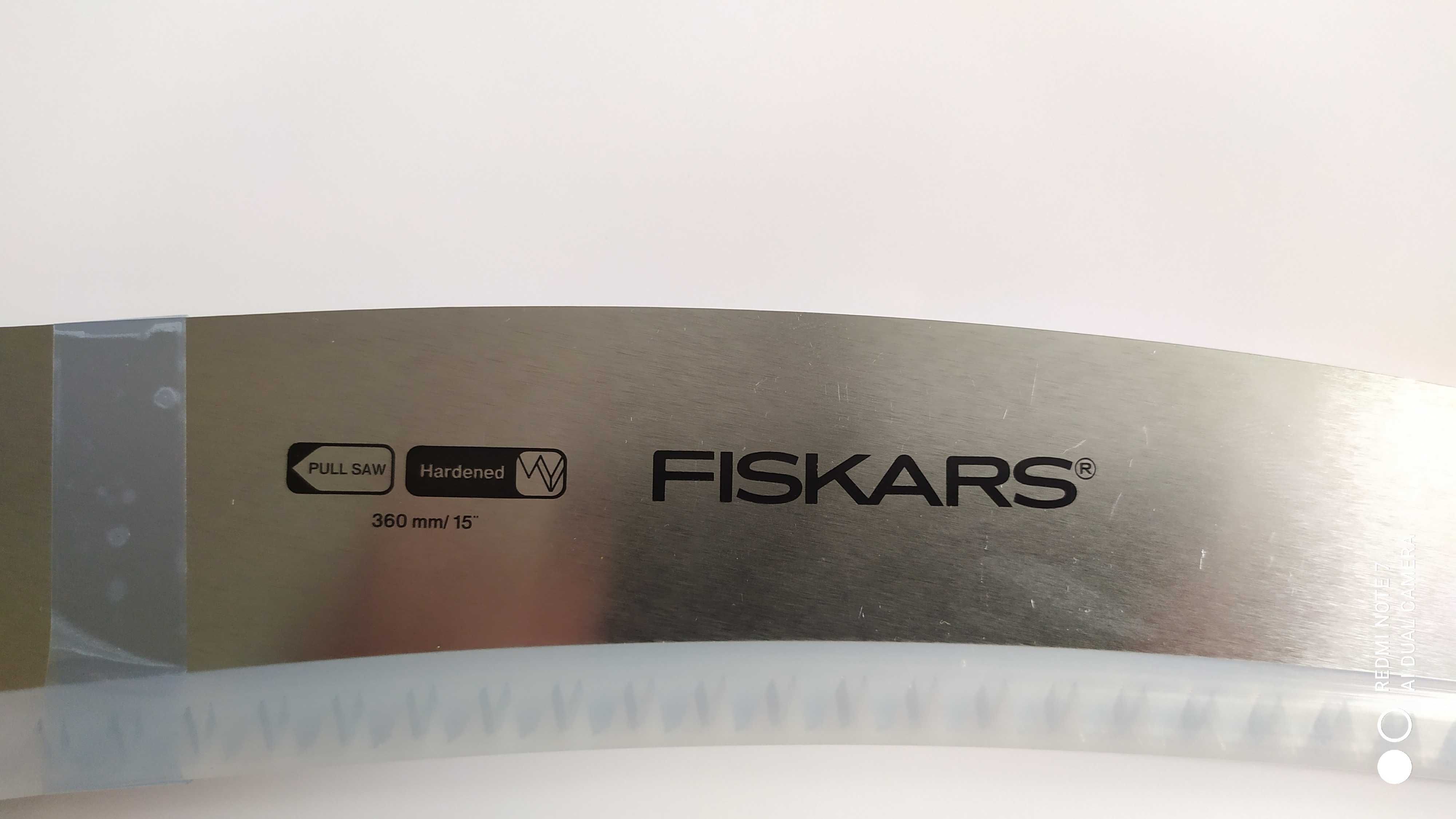 Piła ręczna z hakiem do gałęzi marki Fiskars QuikFit