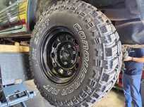 Conjunto de jantes e pneus 31x10.5R15