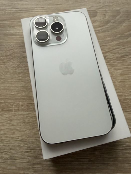 iPhone 15 PRO biały 256GB