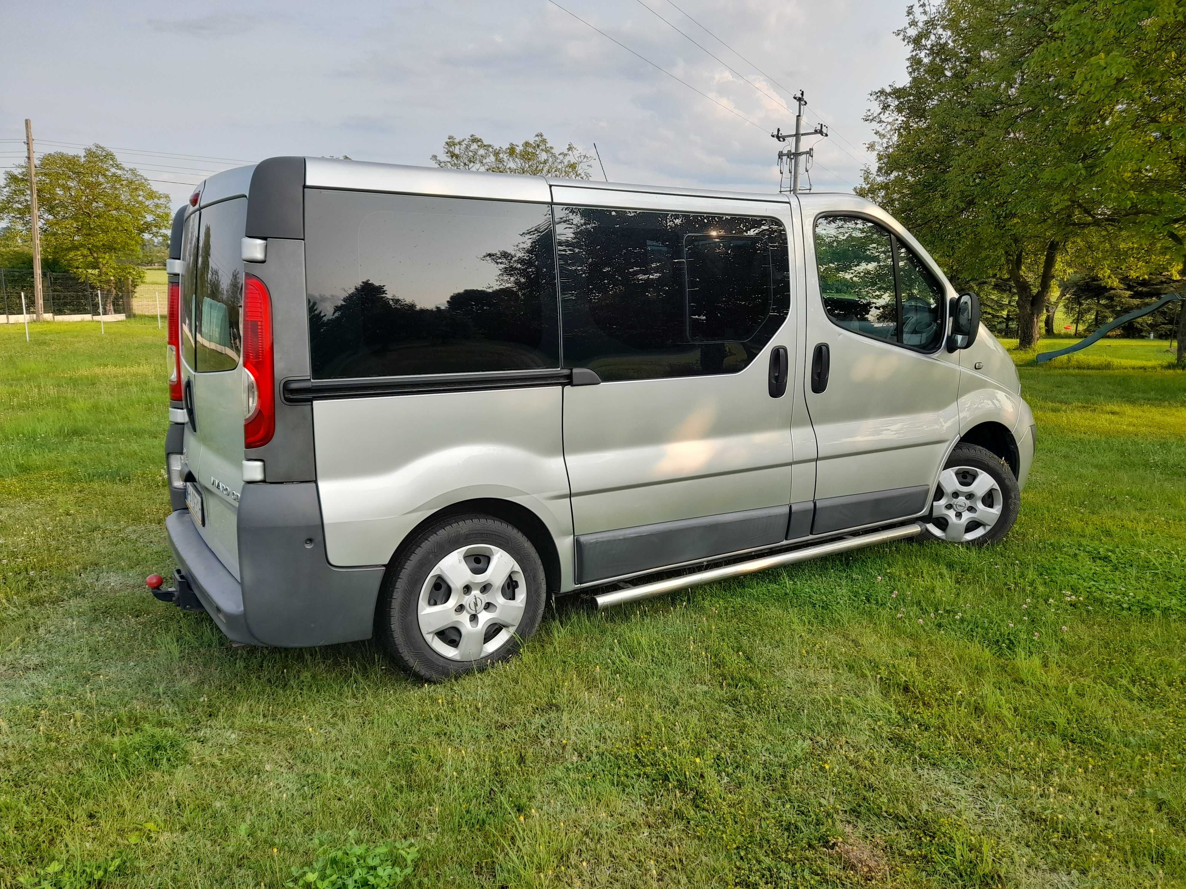 Opel Vivaro 2.0 CDTI 9 os./camper