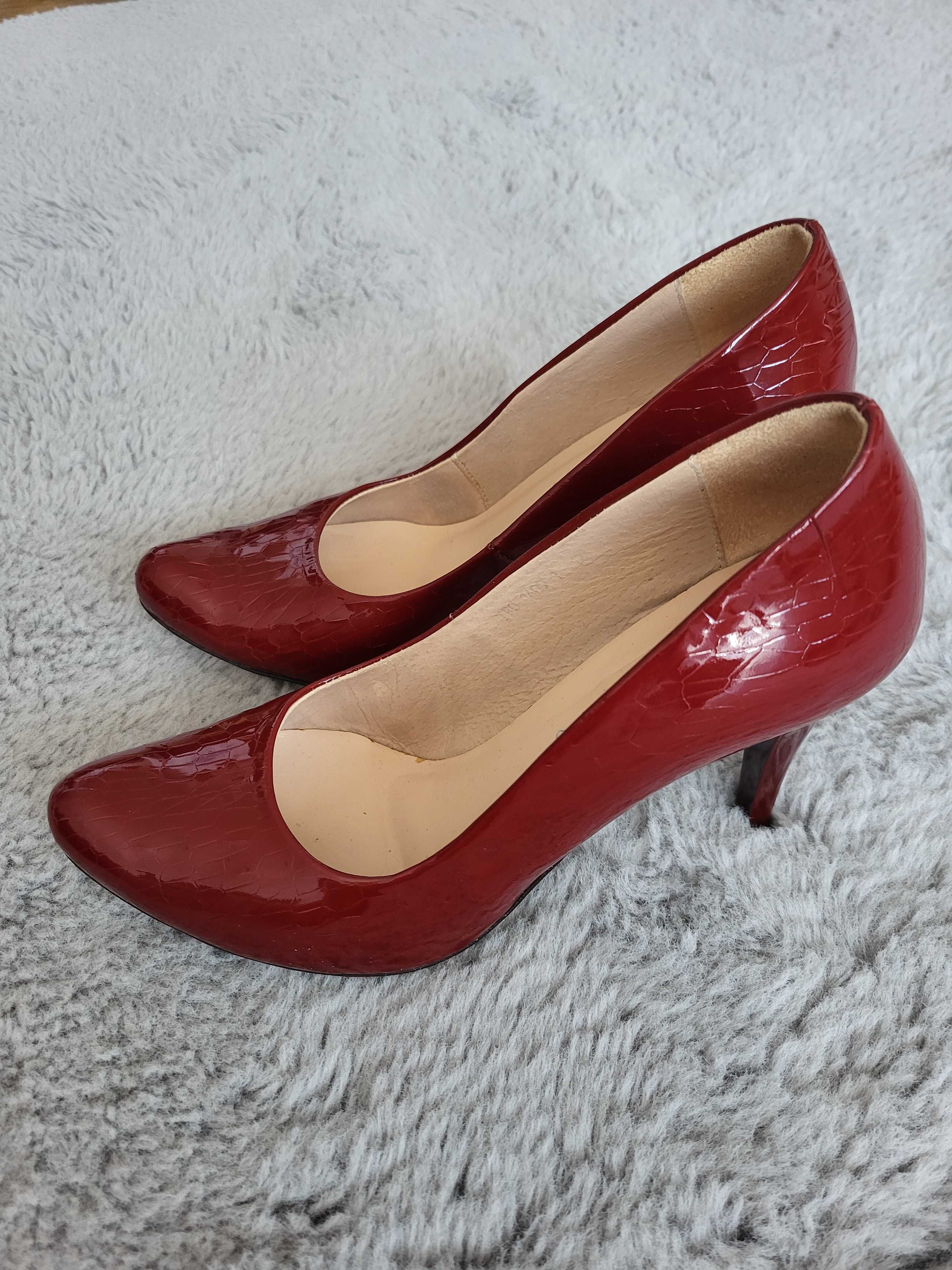 Buty na obcasie czerwone Lasocki r 36