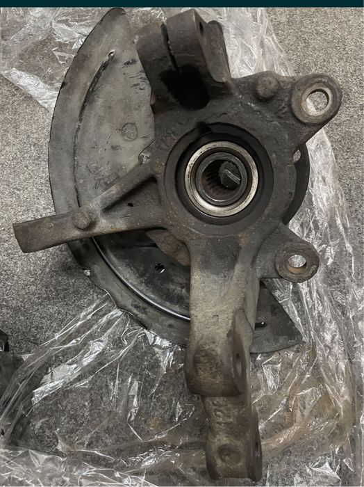 Продам комплектПолуось,цапфа,поворотный кулак,рейка рено логан сандеро