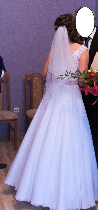 Suknia ślubna-litera A rozmiar 36-38 Biała z czerwonym paskiem