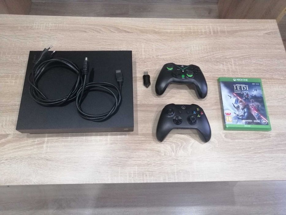 Xbox One X 1 TB / 2 pady / gra / pełen komplet