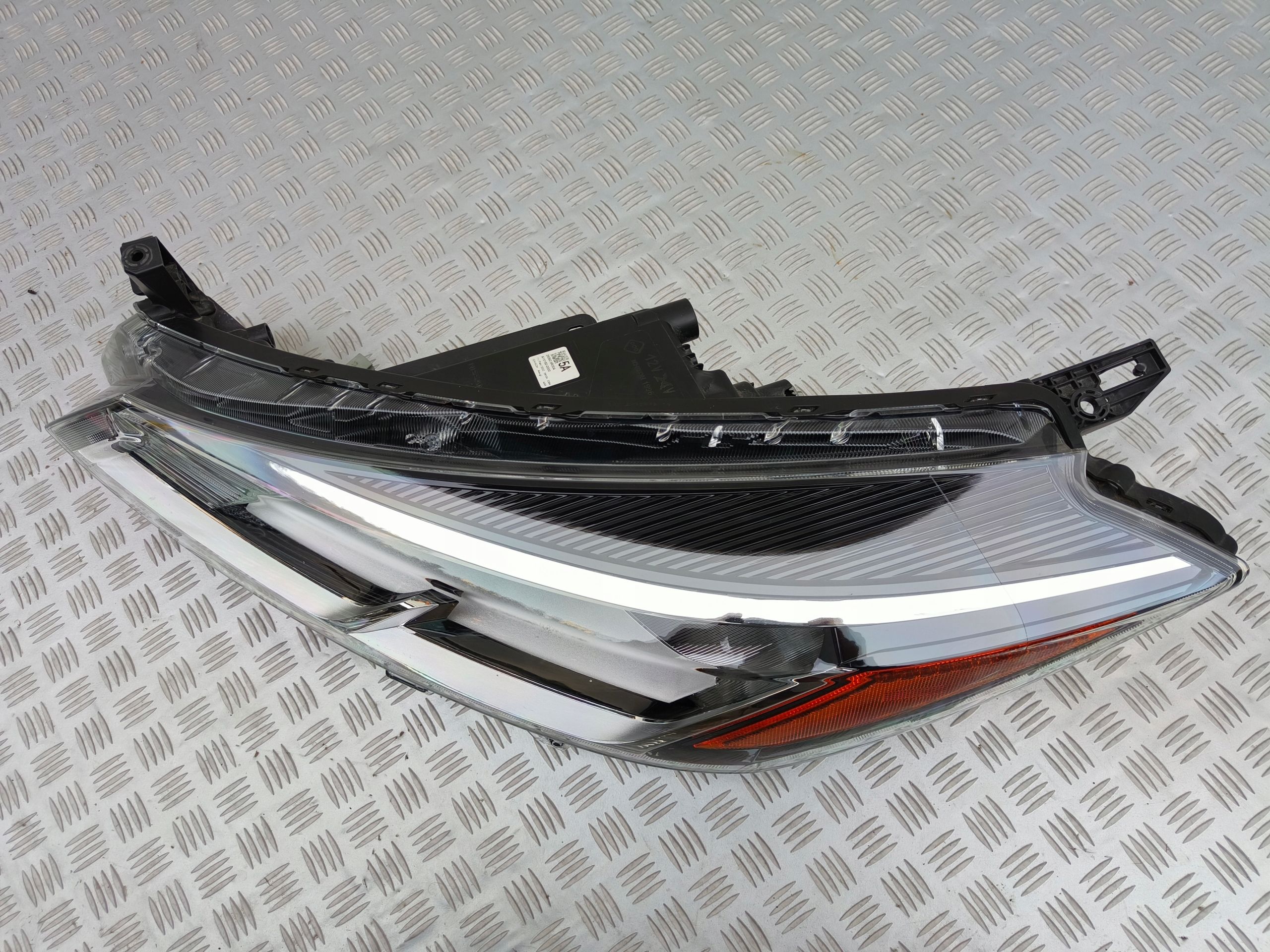 Nissan Kicks Reflektor Lampa Lewa zwykła przód Usa