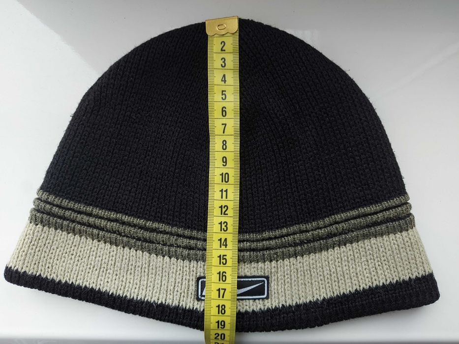 Шапка зимова тепла в'язана дитяча чорна Nike німецька гарний стан