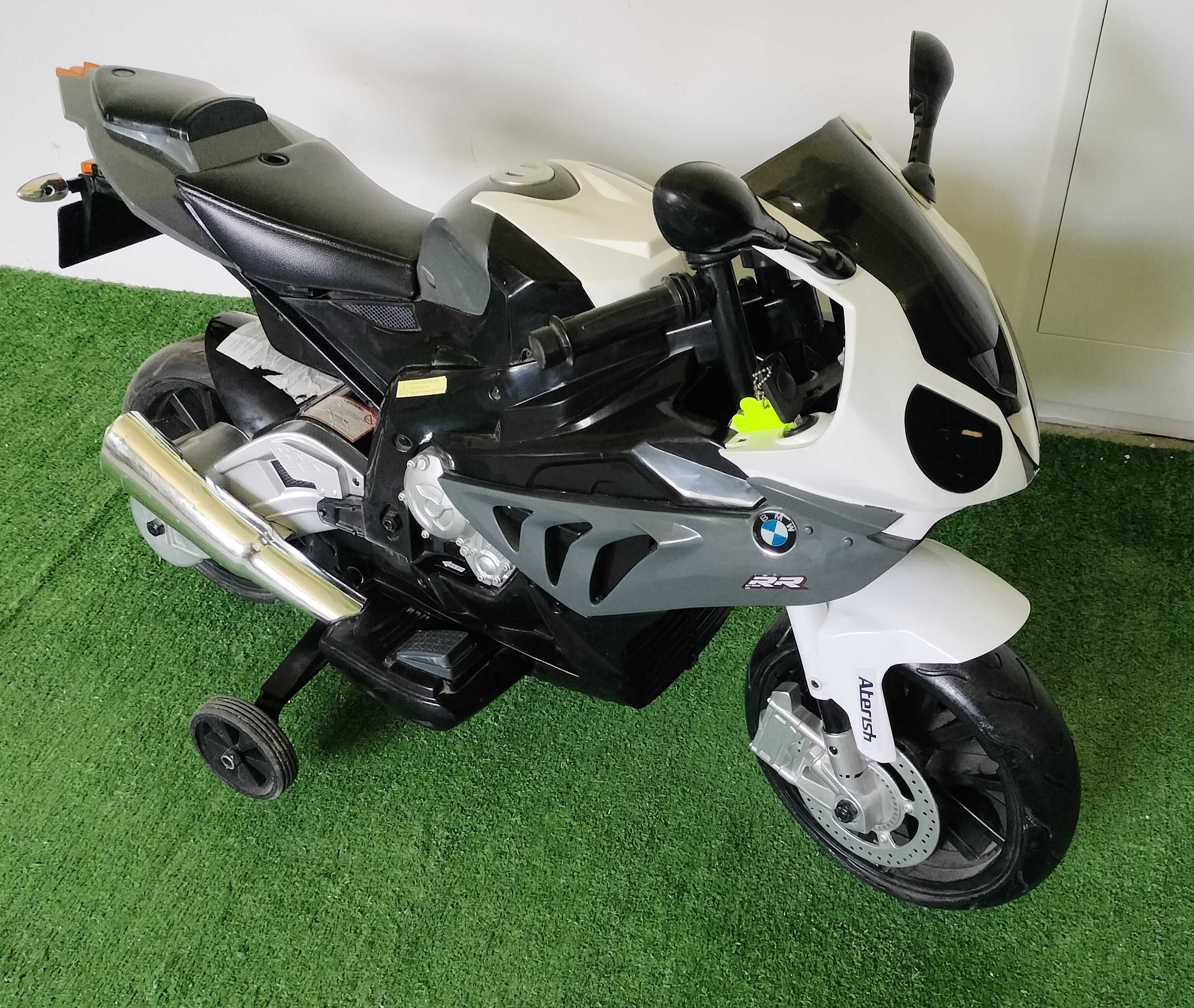 Motocykl na akumulator BMW S1000R