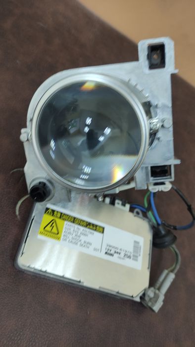 Продаю штатні біксенон лінзи