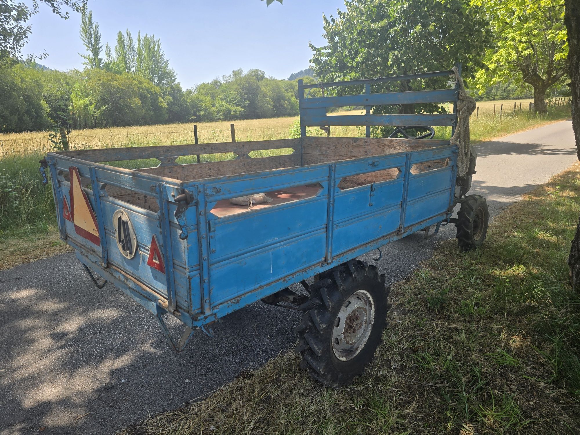 Trator Lombardi 14cv com arranque eletrico